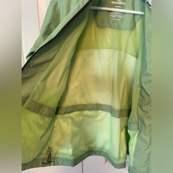 Women’s Green Sunice Golf Rain Jacket - Medium - Picture 4 of 6